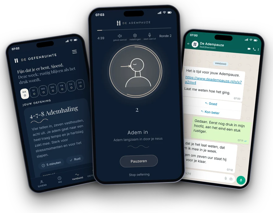 Drie telefoons: de oefening van vandaag in de oefenruimte, de 4-7-8 die loopt, en het appje van Ada in WhatsApp